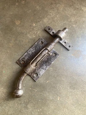 Ancien  verrou en fer pour porte, serrure ferrure heurtoir penture - Photo 1/3
