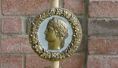 Римский император Цезарь Имаго изображение золотой стандарт знак signa signifer в холодном литье - Изображение 1 из 4