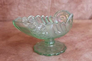 Cuenco pedestal verde niebla marina iridizada Fenton Nautilus de colección 7" DH3049 - Imagen 1 de 5