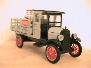 Chevy 1923 1 Ton w/ Propane Btls. National Motor Mint 1:32 Scale Die Cast F-174 - Picture 1 of 11