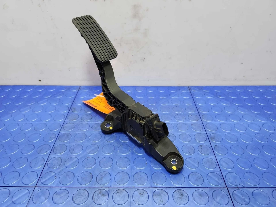 2018-2023 Kia Rio Accelerator Pedal Assembly Genuine OEM Part 32700F2100 - Image 1 of 4