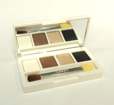 Sombra de ojos Clinique All About Quad ONYX, CONCHA MARINA, ASADO FRANCÉS, LATTE Foto 1 de 3