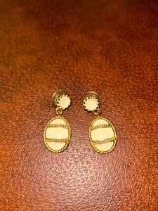 Vintage Gold Tone Cameo Dangle Drop Earrings - Picture 1 of 2