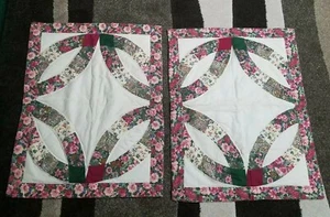 VNTG Quilted Red Roses and Cream Double Wedding Ring 24"X30" approx. Shams 2 pc - Picture 1 of 4