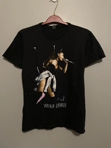 Ariana Grande 2016 Tour Concert Artist Band T-Shirt Womens Size Small (E318) - Picture 1 of 5