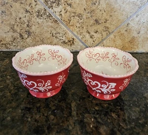 Juego de 2 platos Ramekins de pedestal de encaje floral rojo Temptations de 8 oz - Imagen 1 de 2