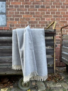 Extra feine Merinowolle Plaid "Chevron" 140x176 cm, Melange grau - Bild 1 von 4