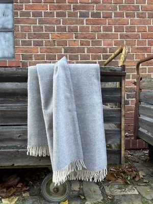 Extra feine Merinowolle Plaid "Chevron" 140x176 cm, Melange grau - Bild 1 von 4