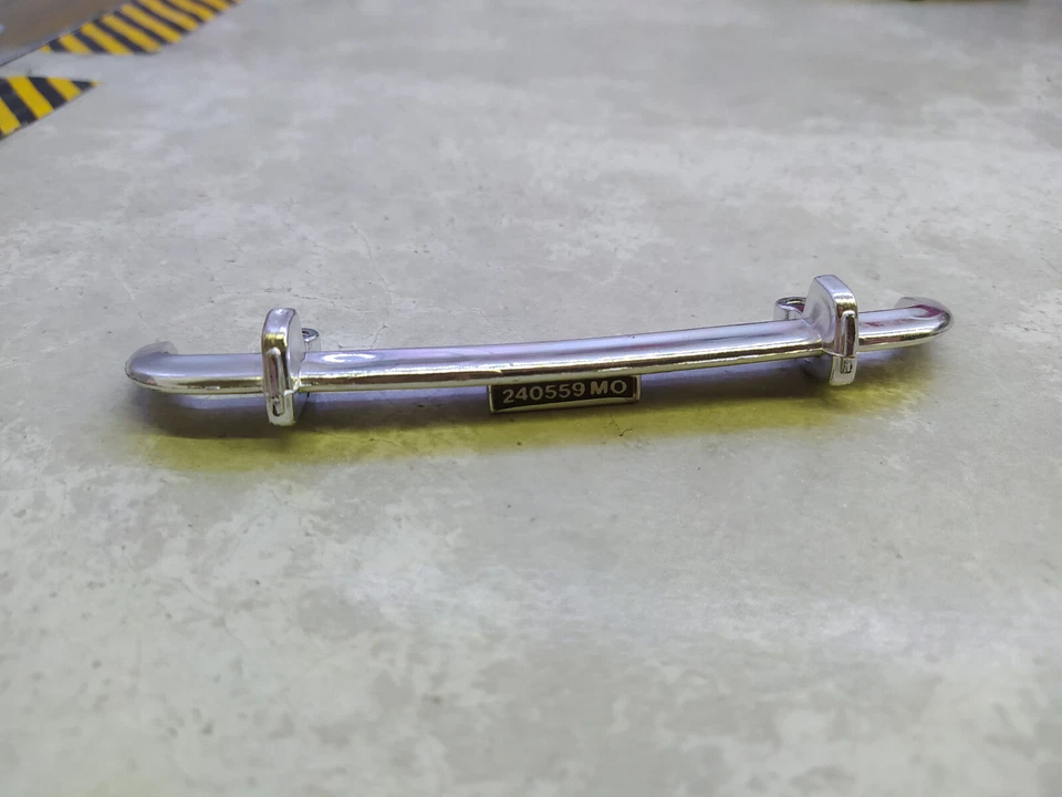 1/16 Pare choc avant Ferrari 250 GT California Polistil — 第 1/1 张图片