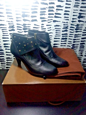 Botines al tobillo Seychelles Biker de cuero negro con tachuelas talla 8,5 Foto 1 de 4