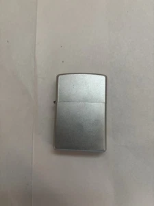 Accendisigari Zippo 2011 I-11 finitura cromo satinato - Ottime condizioni - Foto 1 di 5