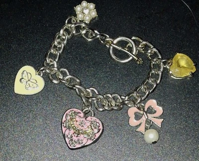 Pulsera De Colección Y2K JUICY COUTURE Tono Plateado 5 Dijes Palanca Corazón Arco Copo de Nieve 7.5 Foto 1 de 3