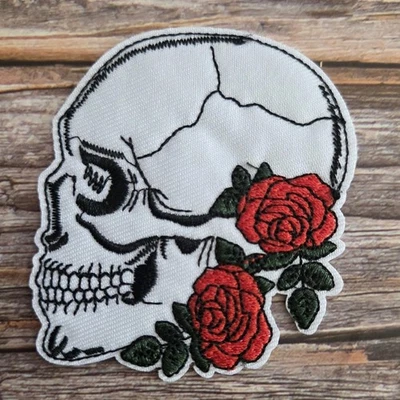 Tatuaje gótico Rockabilly calavera rosa roja estilo años 90 hierro en parche Foto 1 de 2