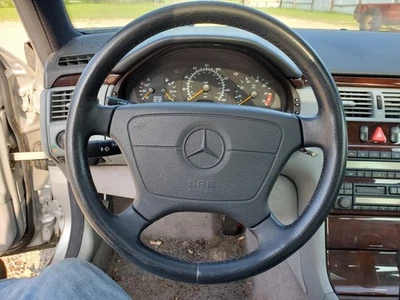 Volante Mercedes Benz E420 1997 cuero negro (solo rueda) Foto 1 de 4