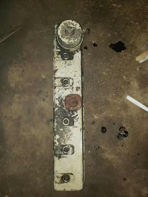 Valve Cover For Cummins L634T Diesel Engine - Image 1 of 4