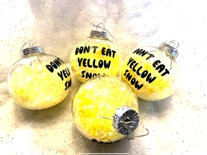 Don’t Eat YELLOW Snow Christmas Tree Decoration Bauble Keepsake Film Elf Inspire - Picture 1 of 8