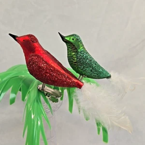 2 mundgeblasene Glas Clip-on Vogel Ornamente grün & rot Glitzer mit Federschwanz - Bild 1 von 7