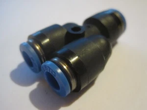 Conector en Y FESTO QSY-8-6 153154 8/6mm - Imagen 1 de 4
