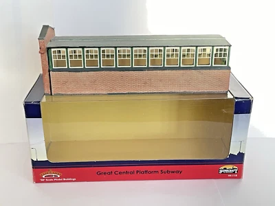 Bachmann Scenecraft 44-118 GREAT CENTRAL  PLATFORM SUBWAY OO Gauge - Image 1 of 4