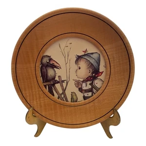 Goebel Hummel Bild kleiner runder Holzrahmen W. Germany Junge & Vögel Krähe 6 Zoll - Bild 1 von 11