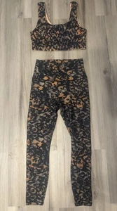 Conjunto de entrenamiento Fabletics (M) negro/marrón animal estampado leggings y sujetador deportivo conjunto - Imagen 1 de 5
