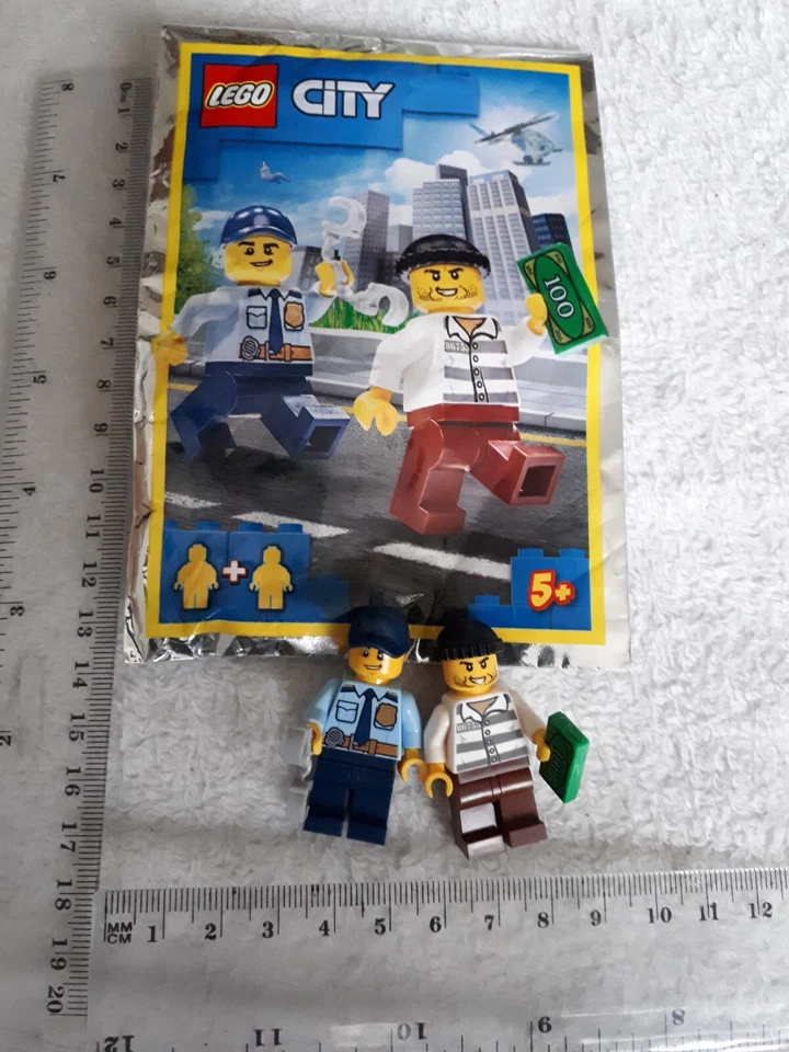 Lego City Policeman & Bank Robber Mini Figure  Policjant I Złodziej 952016 - Image 1 of 1
