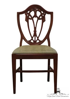 Винтажный однотонный обеденный боковой стул из красного дерева в стиле Duncan Phyfe со щитом сзади - Изображение 1 из 4