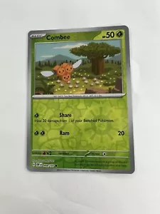 Combee 008/197 Fiamme Ossidiana Comuni Eng Pokemon TCG Reverse Holo - Foto 1 di 2