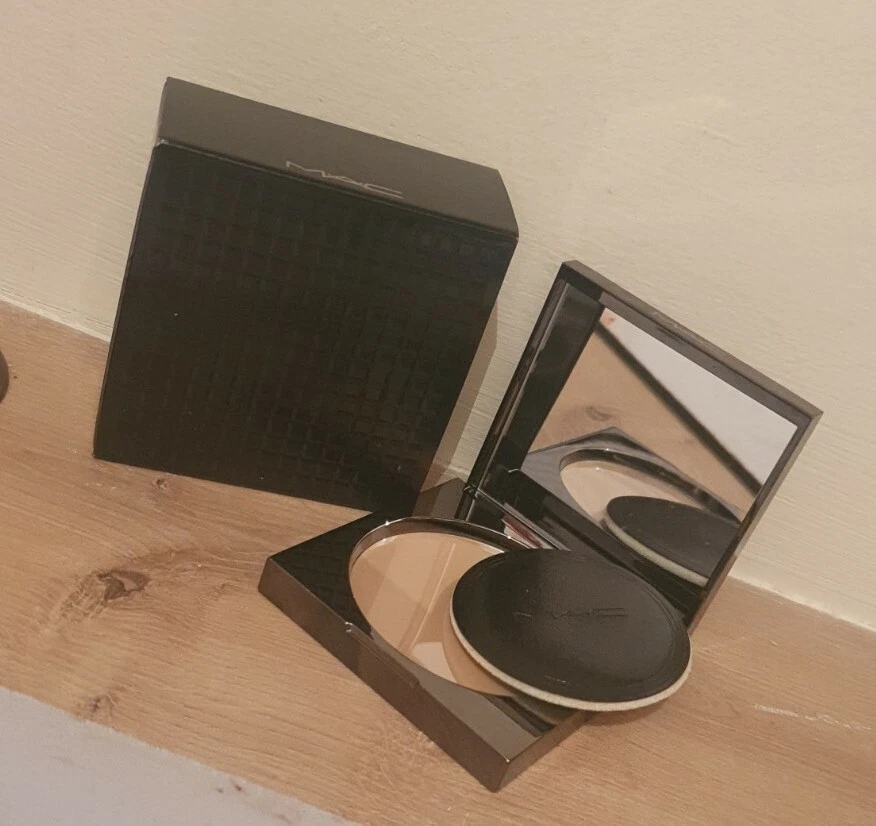 Mac Sheer Mystery Powder - New! Shade DARK - Image 1 of 3