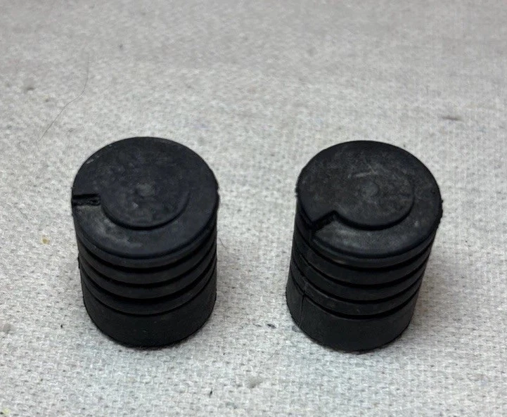Комплект резиновых подушек для регулировки стопора бампера капота Toyota Celica 2000-2005 годов выпуска от оригинального производителя - Изображение 1 из 4