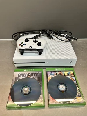 Xbox One S (1 TB, weiß) mit einem Controller + 2 Spielen - Bild 1 von 4