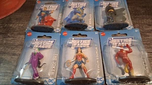 Mattel Liga de la Justicia Mujer Maravilla, Superman, Joker, Batman y Flash 2 1/2" - Imagen 1 de 4
