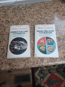 Betty Crocker's Cookbook Special Edition Paperback Vintage Set Of 2 - Foto 1 di 5