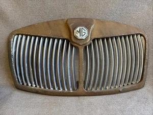 Parrilla de montaje de rejilla delantera automática MG de colección con emblema MGA ~ Gran pátina ~ Cueva del hombre ~ - Imagen 1 de 17