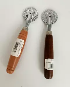 Rotella Taglia Pasta Ruota per pasta Ravioli con Impugnatura in Legno Faggio - Foto 1 di 6