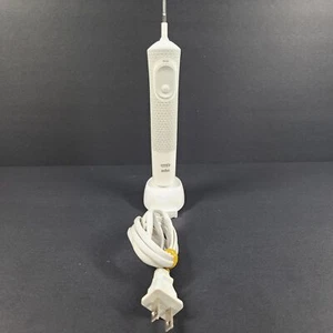 Braun Oral-B 3710 Vitality Pro Electric Toothbrush Handle + Charger 3757 - Picture 1 of 2