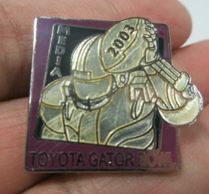 2003 Toyota Gator Bowl NC State Wolfpack vs Notre Dame Fighting Irish media pin - Picture 1 of 2