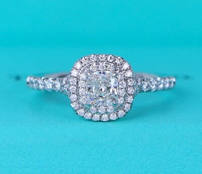 Anillo de compromiso Tiffany & Co platino soleste cojín diamante doble halo $7,500 Foto 1 de 4