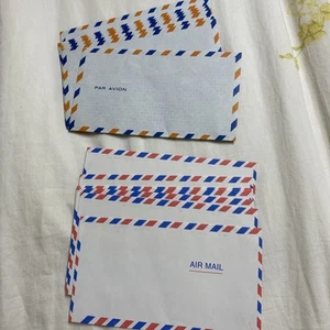Paquete de 17 sobres de correo aéreo vintage de la Segunda Guerra Mundial sin usar dos tipos diferentes 8+9 - Imagen 1 de 6