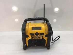 DeWalt DCR018 12V / 20V MAX Baustellenradio Empfänger AM/FM kabellos / kabelgebunden - Bild 1 von 4