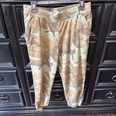 Levi’s Women’s pants Camo Pants Women’s size Large 073  - Image 1 of 4