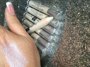 GREEN MAMA 1 CRAYON JUMBO OMBRE A PAUPIERES BIO CREME 06 nacré  NEUF BLISTER - Picture 1 of 1