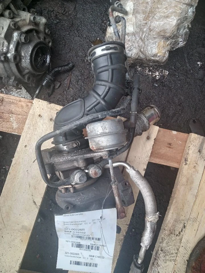 Used Right Turbocharger fits: 2017 Ford Taurus 3.5L Right Grade A — 第 1/4 张图片