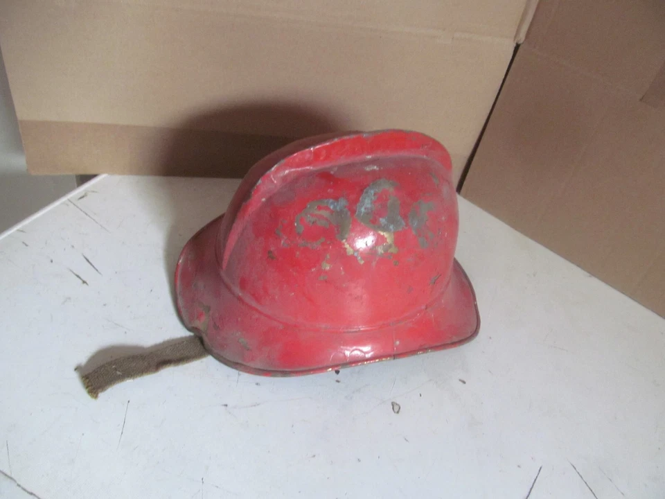 alter Sanitäter FFW Feuerwehr Metall  Messing Helm  Messin f Liebhaber + Sammler - Bild 1 von 4