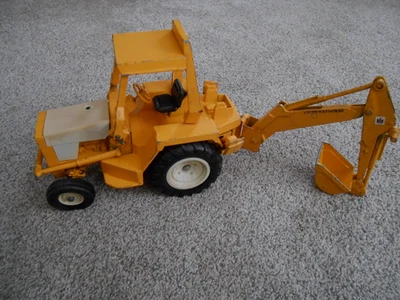 Retroexcavadora de colección Ertl 1/16 International Harvester tractor cargador #472 diecast años 70 Foto 1 de 4