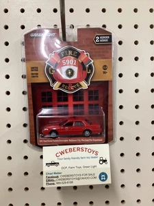1:64 Greenlight 2001 Ford Crown Victoria Baltimore City MD Fire Dept Series 2 - Picture 1 of 1