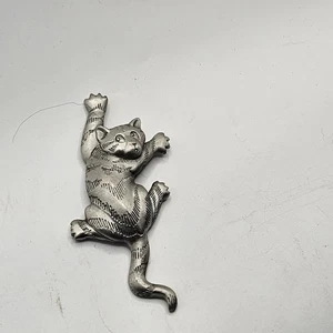 Vintage 1988 Katze Anstecknadel Brosche signiert JJ Zinn kletterndes Kätzchen lustiges Kätzchen silberfarben - Bild 1 von 4