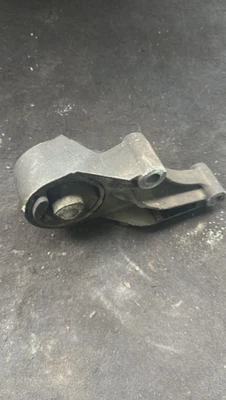 Vauxhall Astra J / Zafira 1.6 1.8 Petrol Gearbox Mount Bracket – Genuine OEM - Image 1 of 2