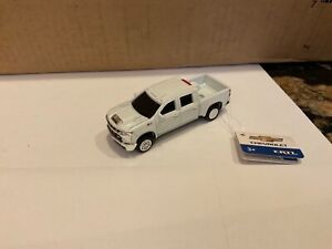 Ertl 1/64 1:64 diecast  Collect N Play   2020 Chevrolet Silverado 2500HD white