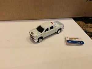 Ertl 1/64 1:64 diecast Collect N Play 2020 Chevrolet Silverado 2500HD white - Picture 1 of 1